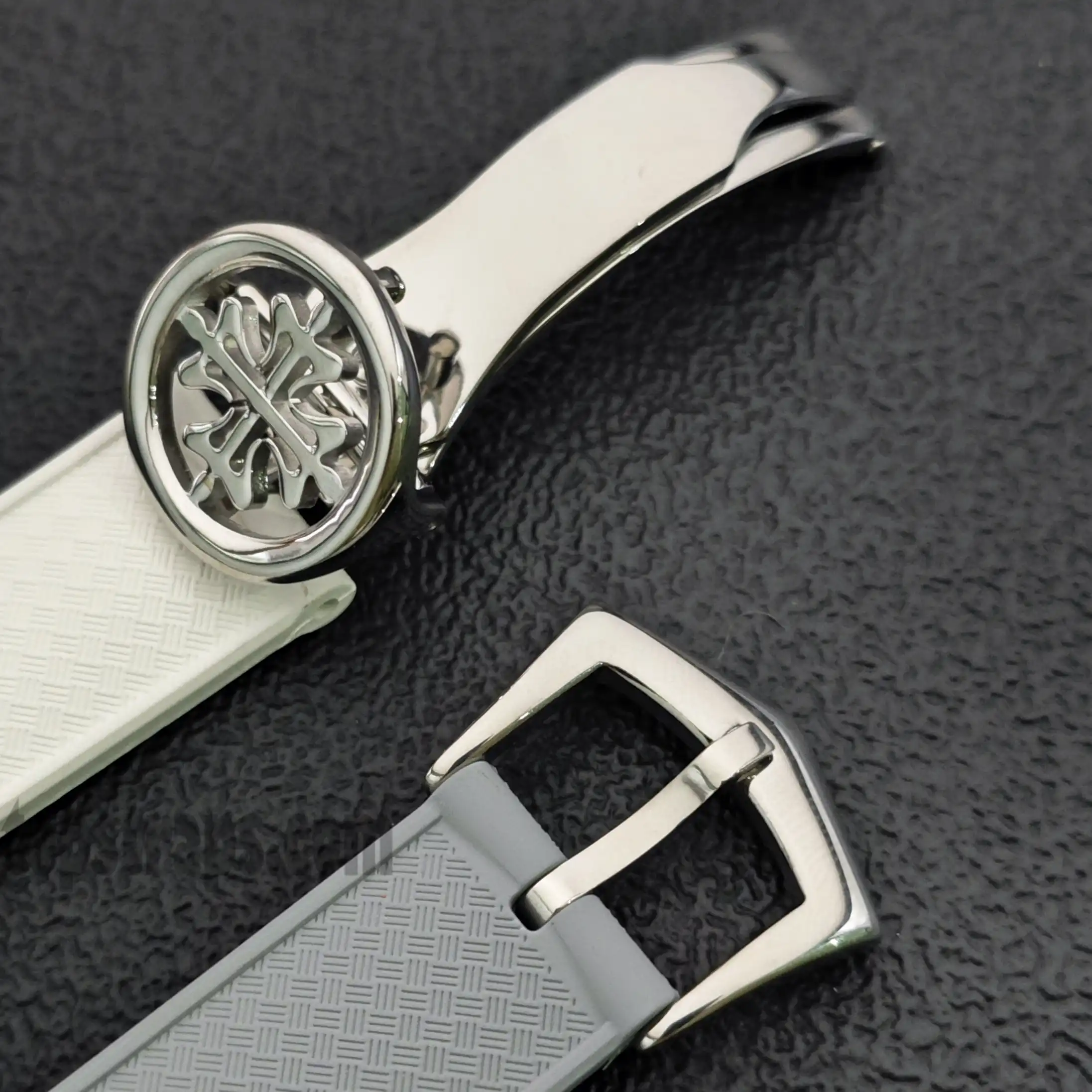 パテック フィリップ 20/22mm用フッ素ラバーストラップ - TopStraps
