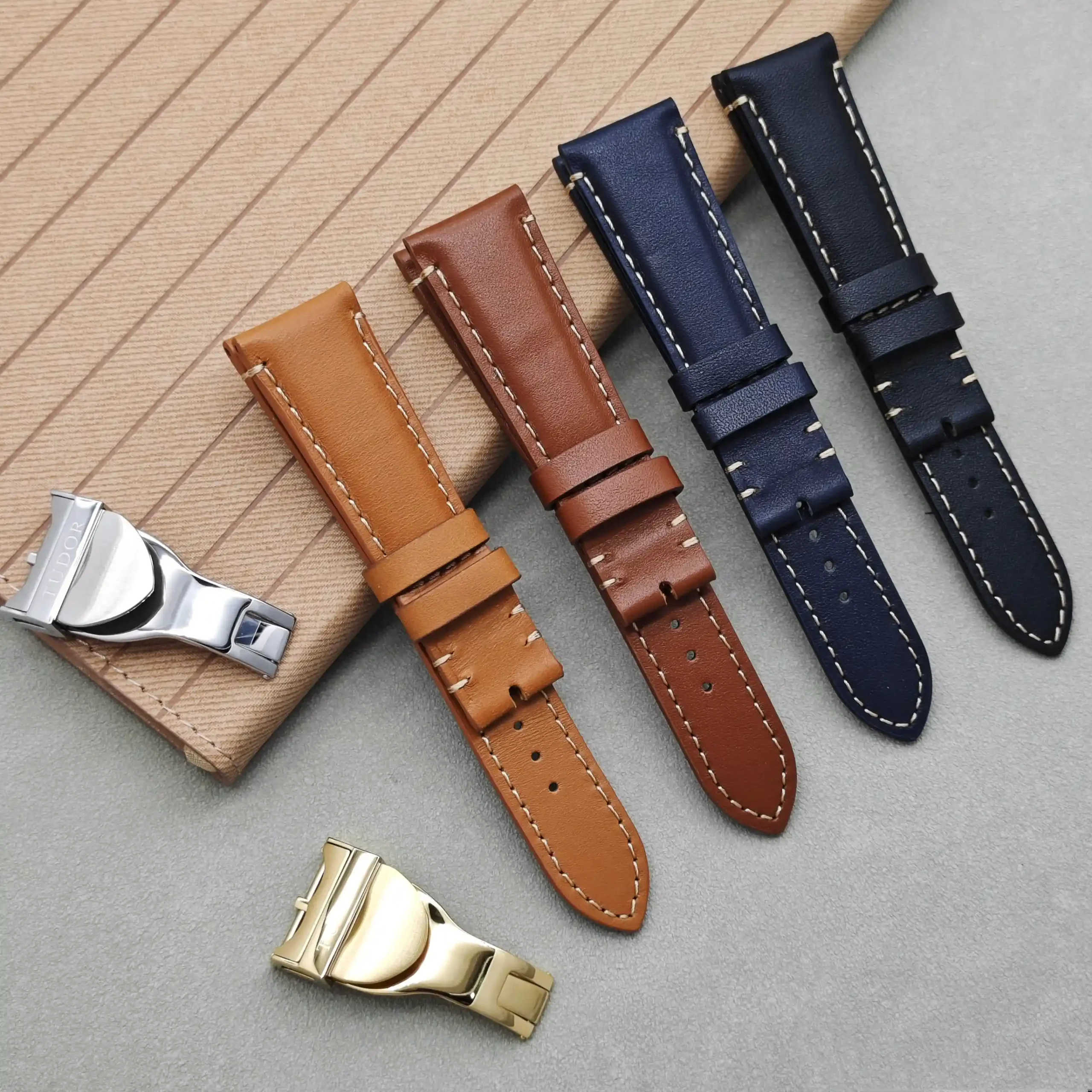 チューダー ブラックベイ 22mm用レザーストラップ - TopStraps