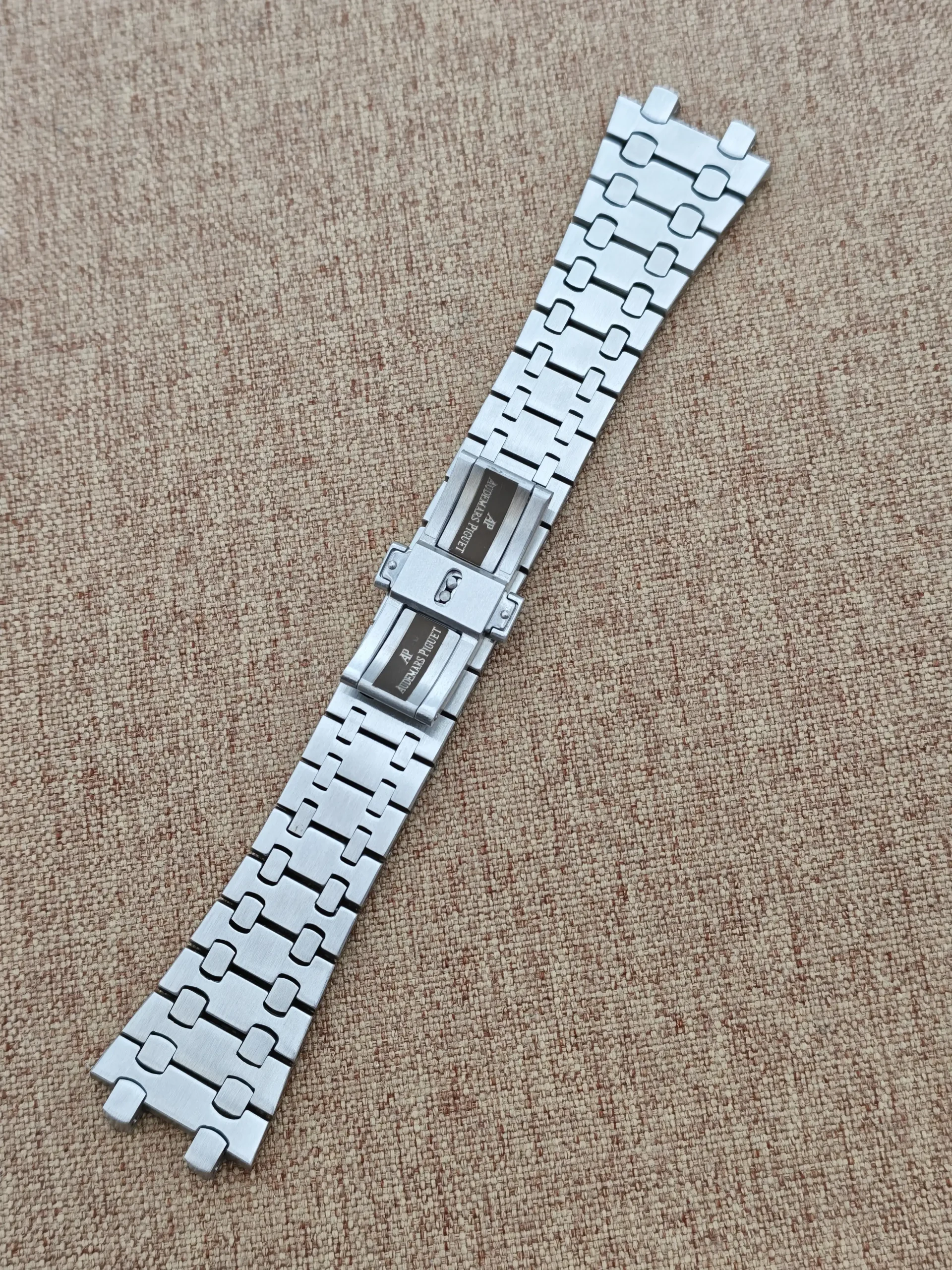 Stainless steel strap for Audemars Piguet watches.