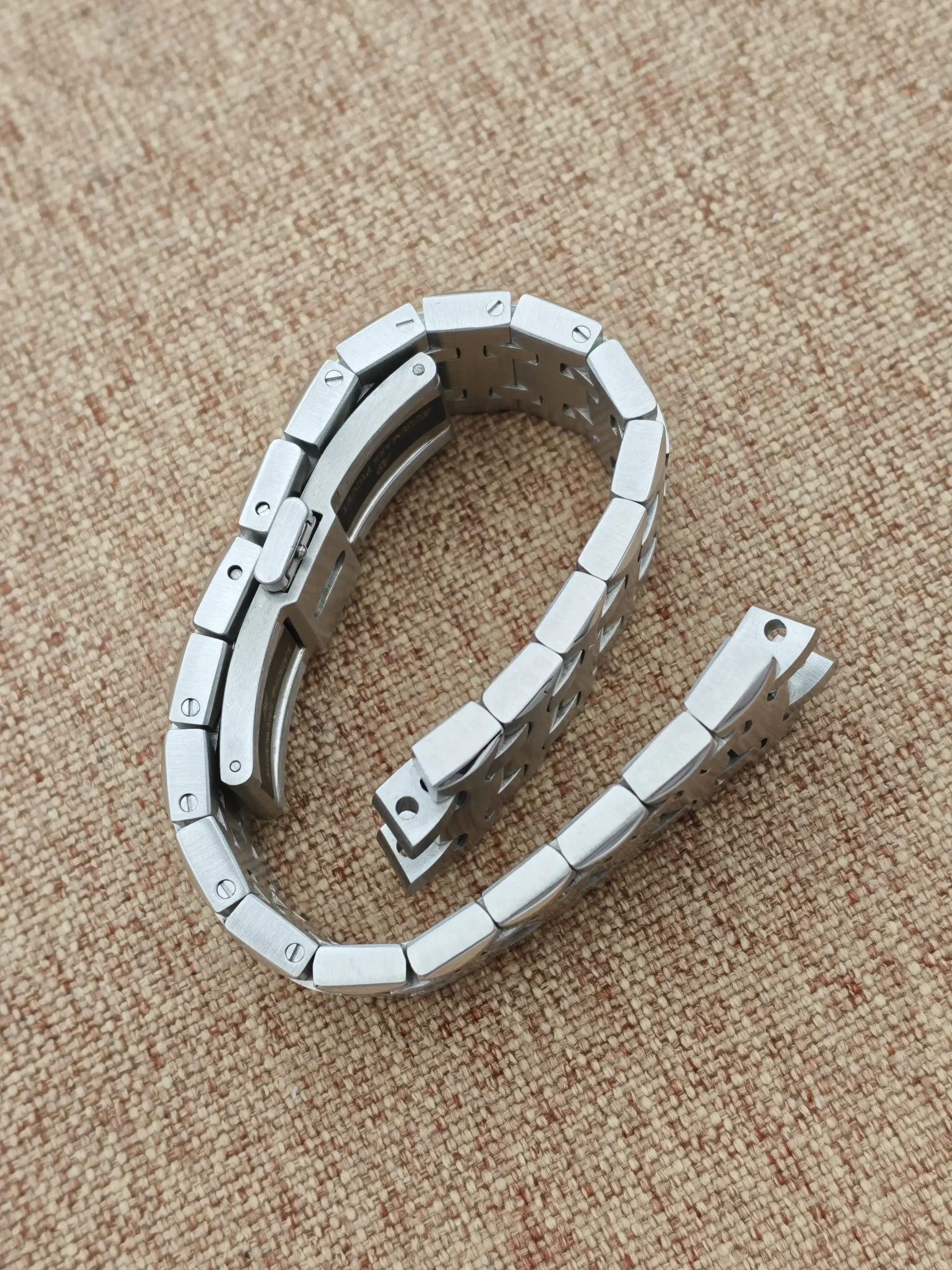 Stainless steel strap for Audemars Piguet watches.