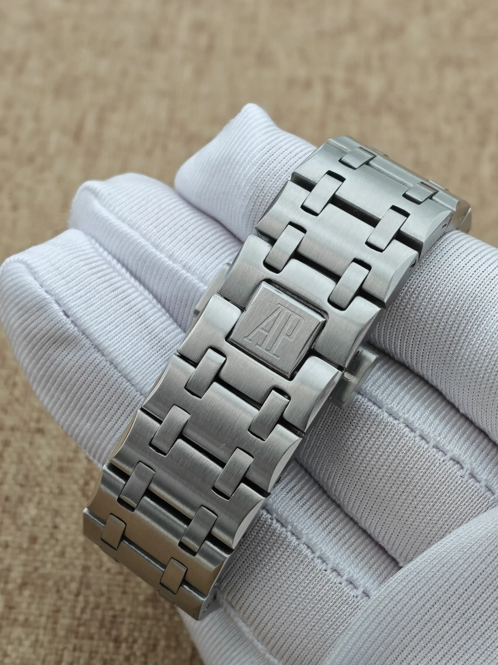 Stainless steel strap for Audemars Piguet watches.