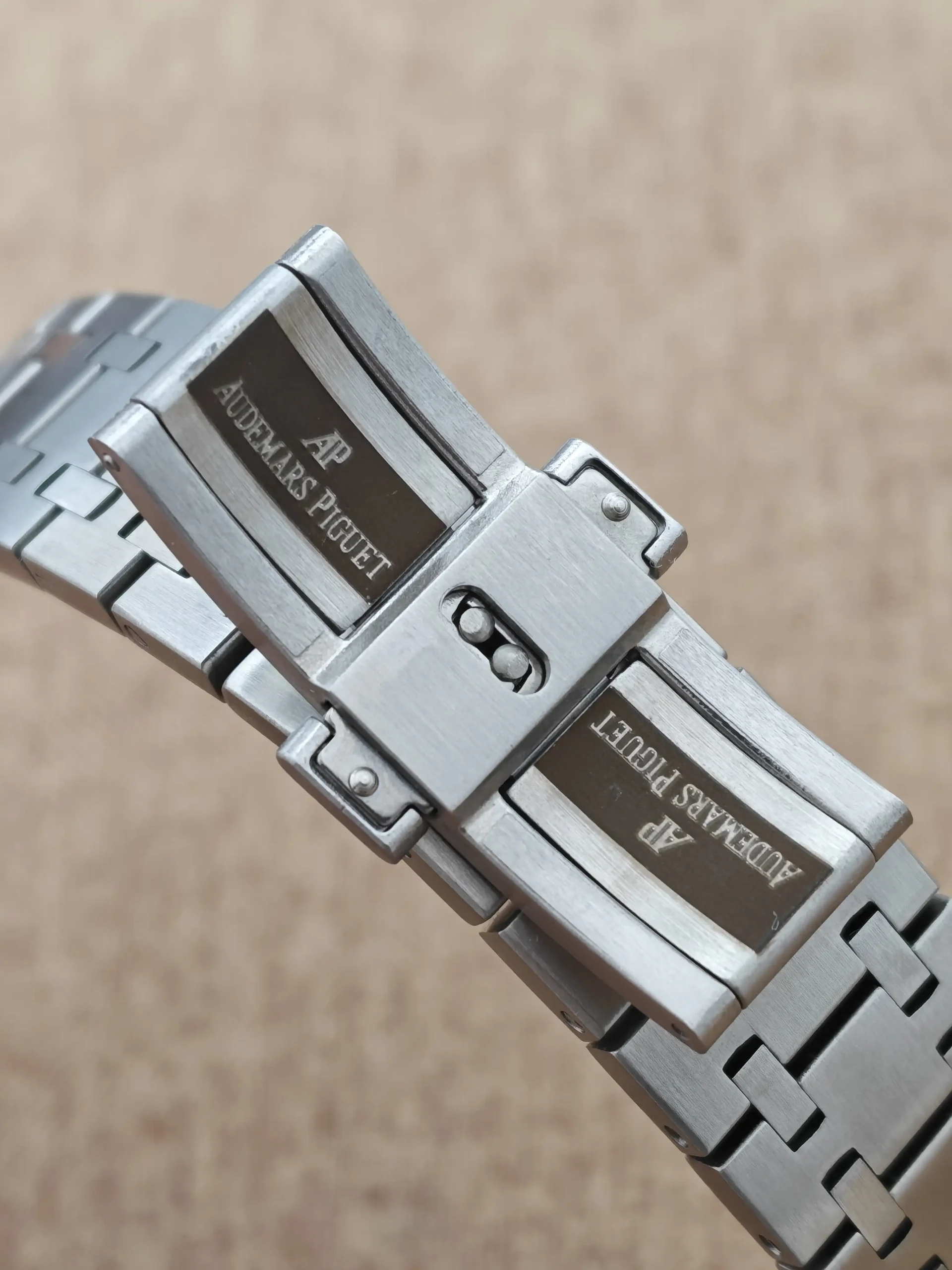 Stainless steel strap for Audemars Piguet watches.